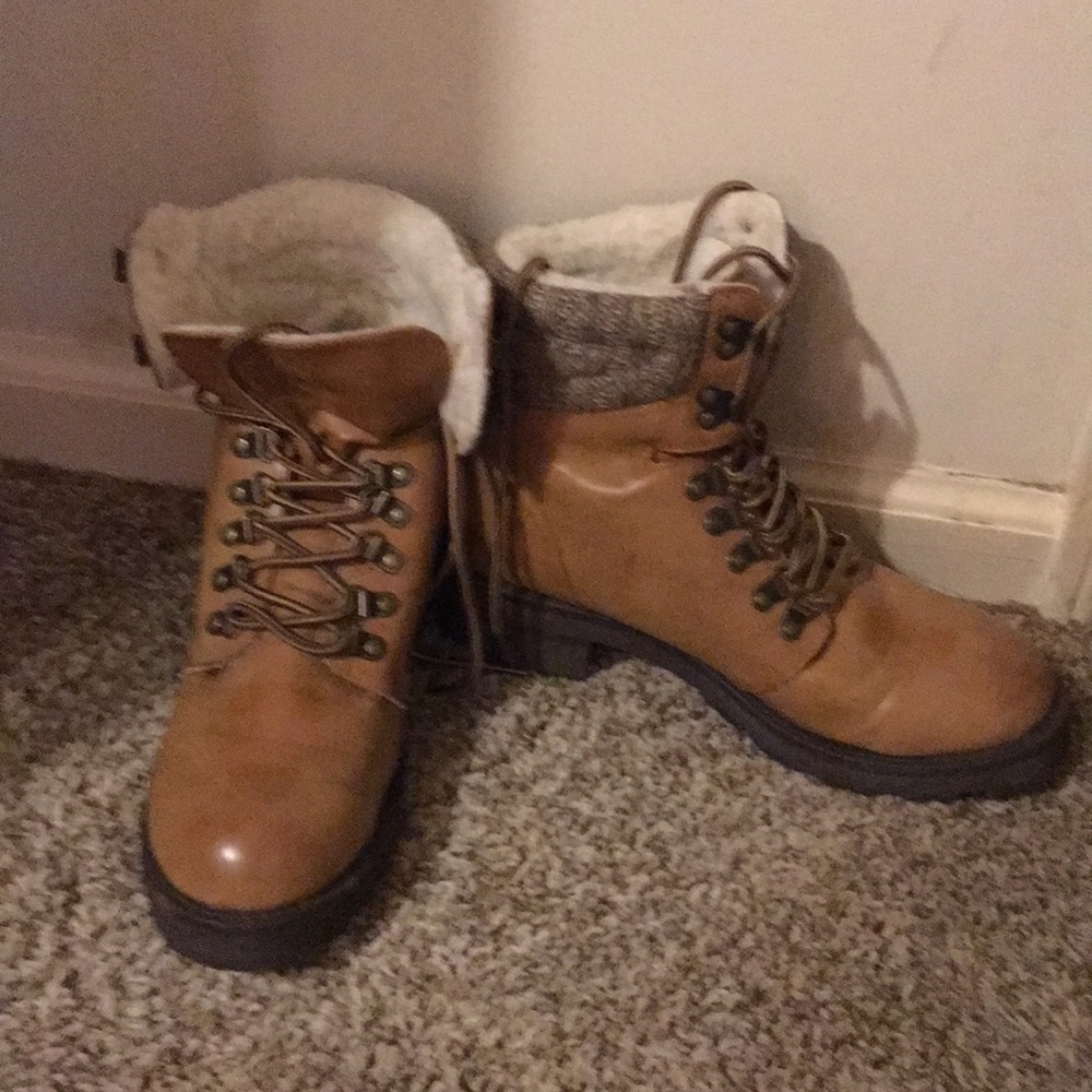 Size 8 boots. Worn once only for an hour